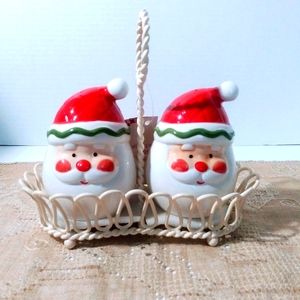 NWT Santa Salt and Pepper Shakers with Carrier